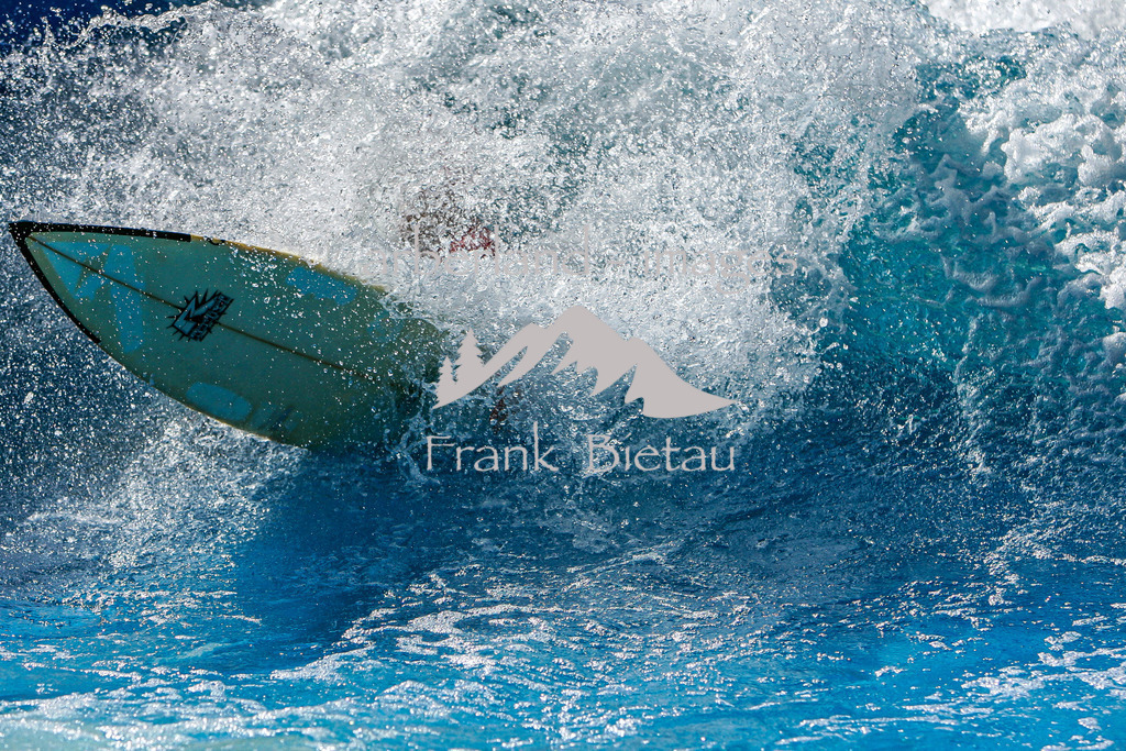 NR6J0531 | Surfen, in Bayerischen Gefinlden meist nur auf künstlichen Wellen machbar