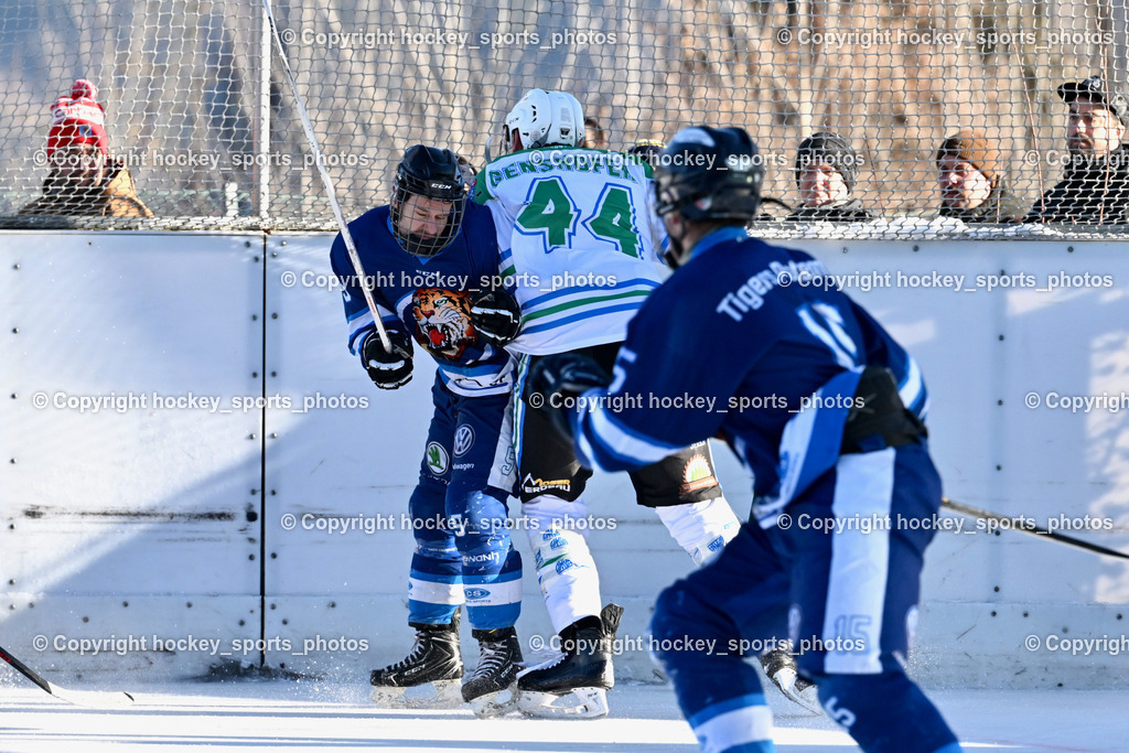 EC Tigers Paternion vs. EC FELD AM SEE/DSG LEDENITZEN | #5 Rauter Marcel EC Tigers Paternion, #44 Genshofer Marco EC FELD AM SEE Ledenitzen, EC Tigers Paternion vs. EC FELD AM SEE/DSG LEDENITZEN, EC Tigers Paternion vs. EC FELD AM SEE/DSG LEDENITZEN am 04.01.2026 in Paternion (Eislaufplatz Paternion), Austria, (Photo by Bernd Stefan)