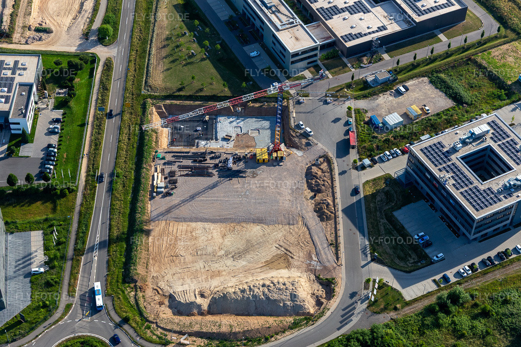 Luftbild: Neubau Carl-Benzstraße in Rülzheim im Bundesland Rheinland-Pfalz in Deutschland. – Foto: IMG_132339.jpg vom 03.06.2022 durch Werner Riehm/FLY-FOTO.de – Auflösung des Originals: 5472 x 3648 px – VG Ruelzheim