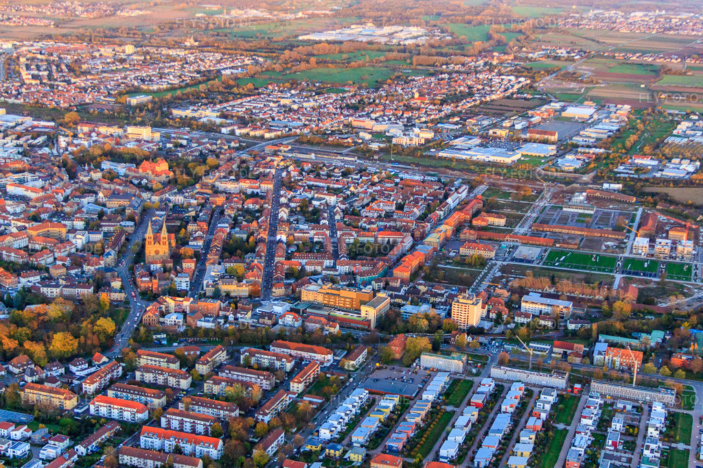 Luftbild: Cornichonstr in Landau in der Pfalz im Bundesland Rheinland-Pfalz in Deutschland. Foto: IMG_60844.jpg vom 09.11.2013 durch Werner Riehm/FLY-FOTO.deAuflösung des Originals: 4752 x 3168 px