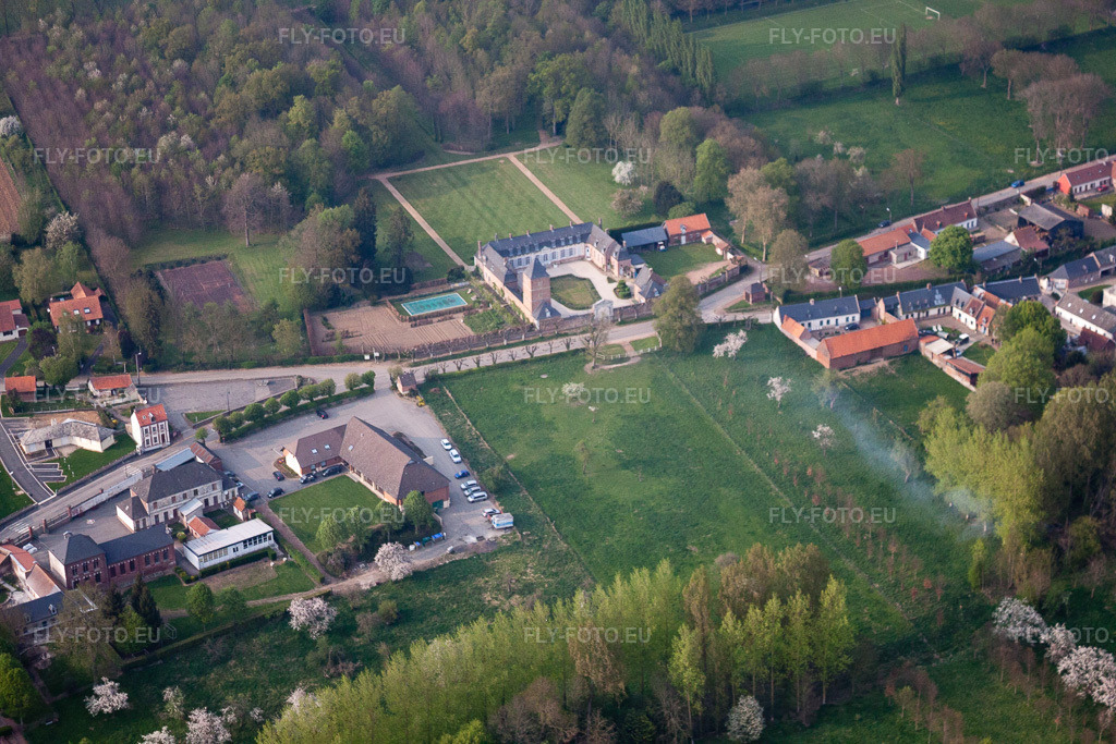 Vue aérienne: Vue de la ville à Rivière dans le département Pas de Calais, France. Photo: IMG_40095.jpg prise le 17/04/2011 par Werner Riehm/FLY-FOTO.eu – Résolution de l'original: 4752 x 3168 px