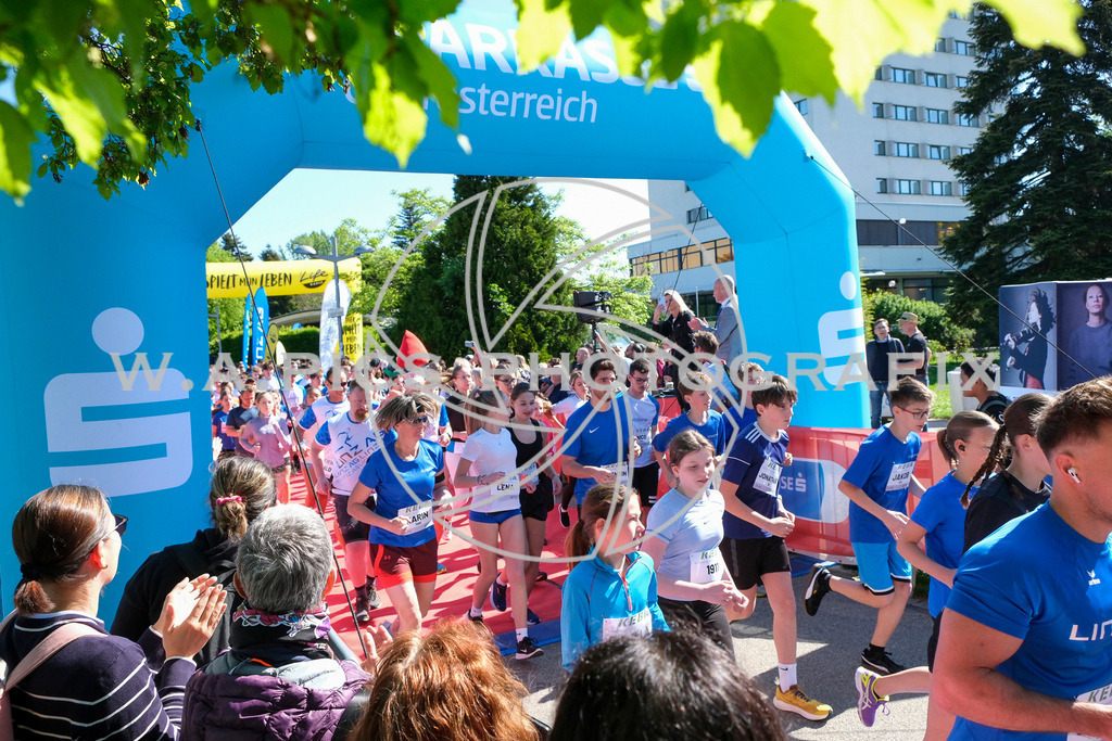 ..... | LINZ,AUSTRIA,27.April 24, Int. 3 Brückenlauf Linz  , Image shows: Photo: WAPICS / Michael ring