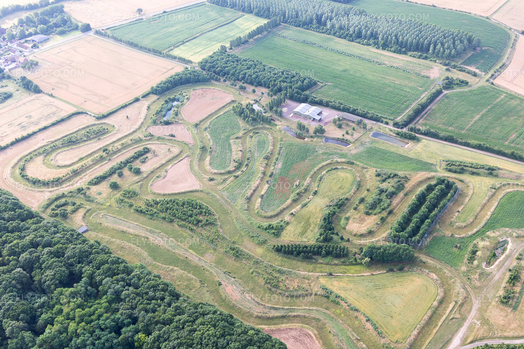 Aerial view: View of the town in Chailley in the state Yonne, France.Photo: IMG_101315.jpg taken on 06/25/2017 by Werner Riehm/FLY-FOTO.comResolution of the original: 5472 x 3648 px