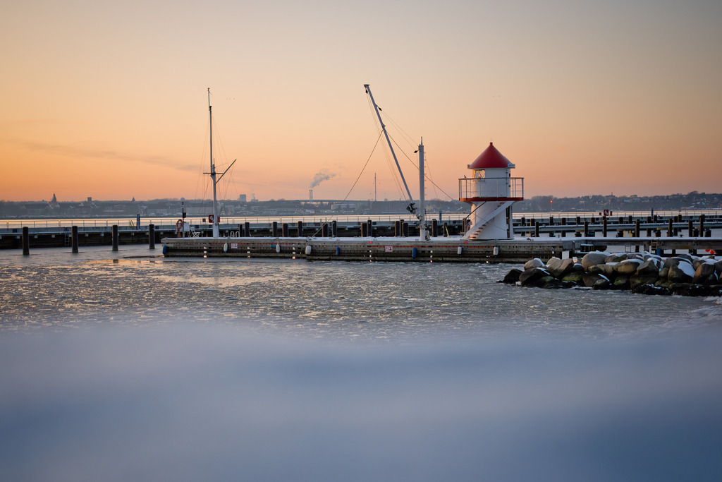Eis vorm Juliusturm | Entdecken Sie hochwertige Fotoprodukte für Ihr Zuhause, Büro oder als besonderes Geschenk.rpixel.de bietet Ihnen exklusive Fotografien aus den Bereichen Natur, Landschaft und Motiven vom Meer.Einfach direkt im Online-Shop bestellen. - Realisiert mit Pictrs.com