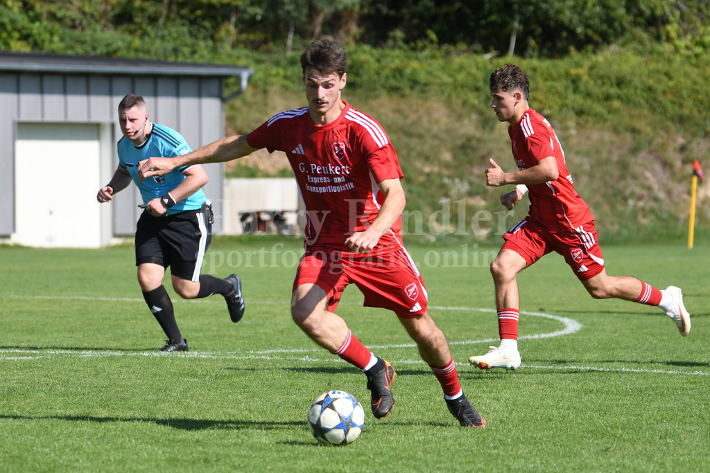 TSV Seebach : FC AmbergSpVgg GW Deggendorf : TSV Karpfham | Doppelpacker Günther Denk (TSV Seebach #9) - Realisiert mit Pictrs.com