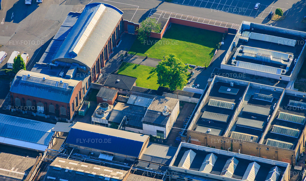 Luftbild: Alte Schildkrötfabrik aus Südwesten im Ortsteil Neckarau in Mannheim im Bundesland Baden-Württemberg in Deutschland. – Foto: IMG_157222.jpg vom 18.06.2026 durch Werner Riehm/FLY-FOTO.de – Auflösung des Originals: 5443 x 3234 px – AlteSchildkrötfabrik