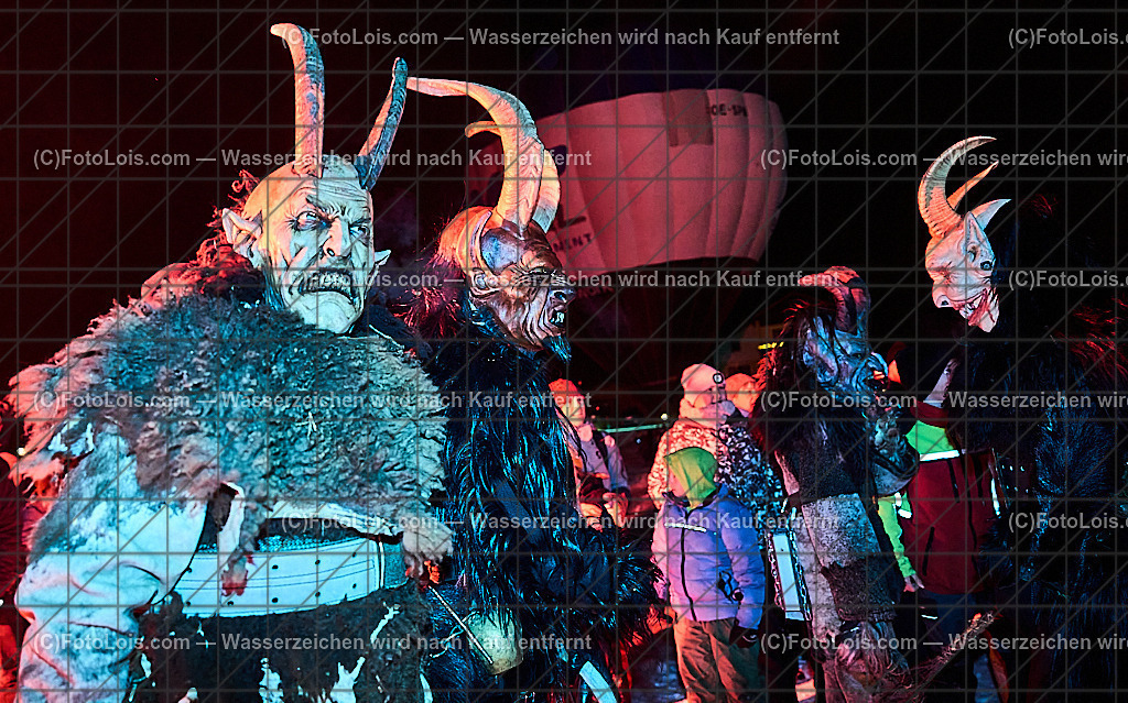 _ALP8282_NACHTderBALLONE_Lackenhof_Gaminger Oetscherteufel | ... mit dem Ballonsportclub Ötscherland aus Wieselburg, der Bergrettung Lackenhof mit einer Schauübung, der Perchtengruppe 'Gaminger Ötscherteufeln' und dem Musikverein Lackenhof, die Ballonfahrer spendeten ihre Gage in diesem Jahr dem schwer verunglückten Gerald Bernreiter alias 'KLEX' der erst nach der ReHa und einem Umbau seines Hauses in Lackenhof frühestens im Mai 2026 wieder nach Hause kommen kann, So 28. Dezember 2025.