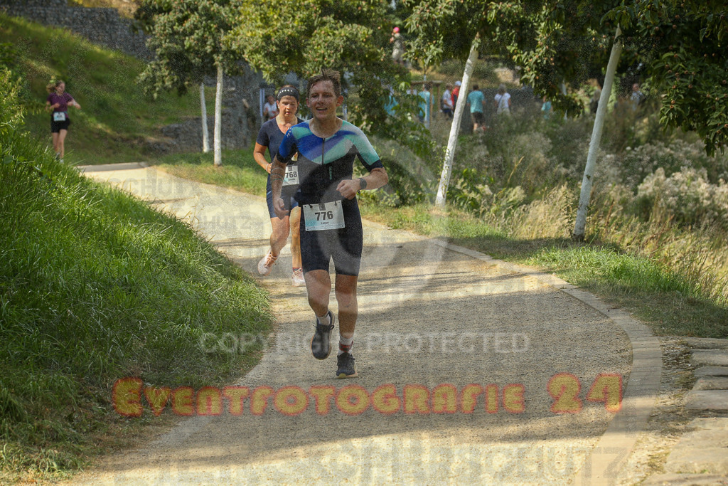 250824_1500_EX1_8289 | Sportfotografie im Rhein-Sieg Kreis, Köln, Bonn, NRW, Rheinland Pfalz, Hessen, etc. Unser Tätigkeitsfeld umfasst den Laufsport vom Volkslauf über den Marathon, Duathlon, Triathon bis zum Ultralauf wie Kölnpfad Ultra oder Schindertrail.