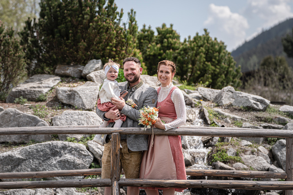 DSC09404_05.05.2023-Bearbeitet | Ich bin dein zuverlässiger Hochzeitsfotograf oder Fotograf für die Taufe eures Kindes?
Gefallen dir hochauflösende Panorama Landschaftsbilder der Tiroler Alpen, insbesondere dem Wilden Kaiser?
Dann bist du hier genau richtig! - Realisiert mit Pictrs.com