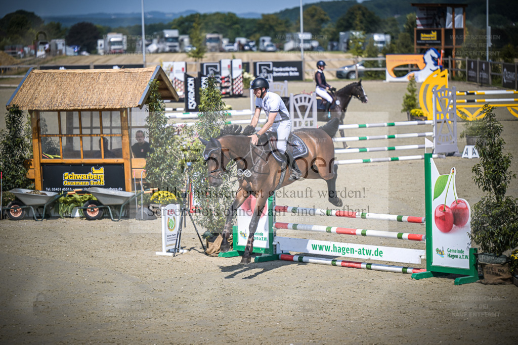 DOS_3056 | Entdecke hochwertige Reitturnierfotos von Foto Oger. Professionell, emotional und authentisch – jetzt Lieblingsmomente im Shop bestellen. - Realisiert mit Pictrs.com