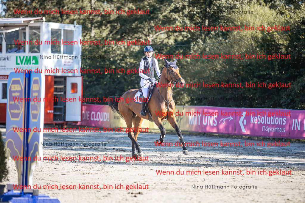BK1A7702 | Turnierbilder Turnierfotos Nina Hüffmann Turnierfotografie Pferdefotografie Tierzeichnung Haustierzeichnung Pferdezeichnung Hundezeichnung Videograf  - Realisiert mit Pictrs.com