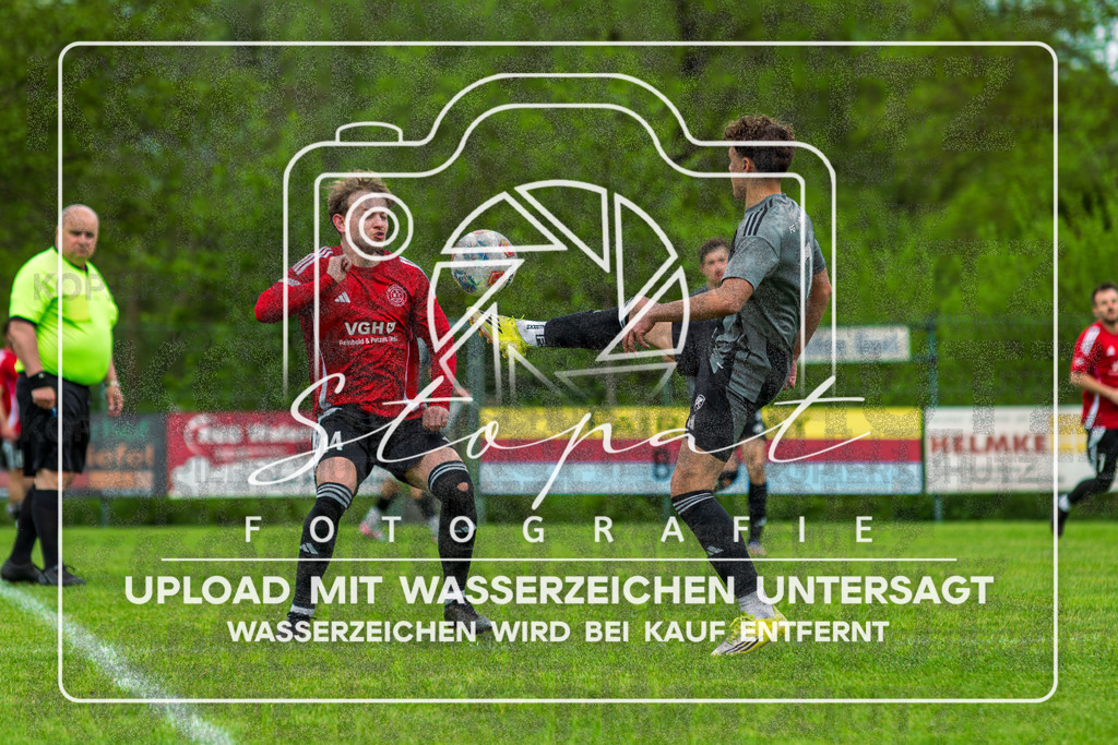 Kreisliga Herren HK - FG Fulde-Stellichte vs. SG Benefeld-Cordingen | Nick Flanz (SG Benefeld-Cordingen #14), Max Peters (FG Fulde-Stellichte #7); Kreisliga Herren HK - FG Fulde-Stellichte vs. SG Benefeld-Cordingen am 17.05.2026 in Lehrdestadion, Stellichte - Realisiert mit Pictrs.com