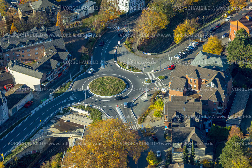 Wetter251104206 | Luftbild, grüner Kreisverkehr Kaiserstraße und Ruhrstraße, herbstliche Bäume, Wetter, Ruhrgebiet, Nordrhein-Westfalen, Deutschland