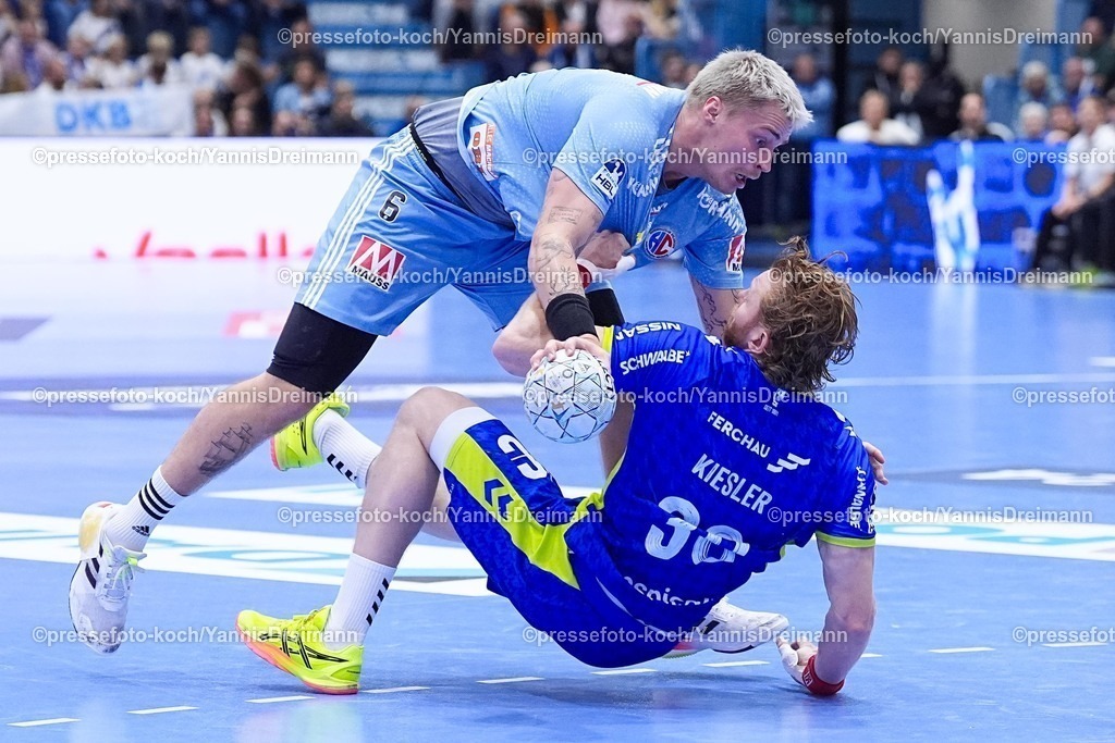 xYDR09102501030 | 09.10.2025, xydrx, Handball, 1.HBL, VFL Gummersbach - HC Erlangen, Schwalbe-Arena: Marek Nissen (HC Erlangen #6) im Zweikampf gegen Tom Kiesler (VFL Gummersbach #30)