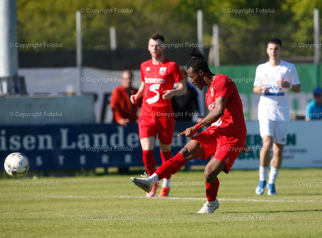 A_LUI_27042024_07 | SPORT,FUSSBALL,LT1 OOE LIGA ASKOE OEDT-UNION EDELWEISS LINZ 27.04.2024 IM BILD:TORSCHUETZE ZUM 4.:0 EMMANUEL CHINOSO EZIKWE  (OEDT) UND (EDELWEISS) FOTO:FOTOLUI