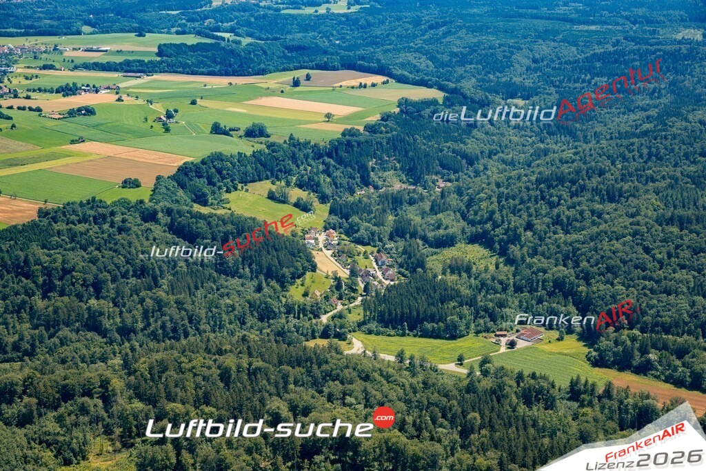 Das Luftbild zeigt : Bolanden Bergatreute - Die Luftaufnahme wurde 2024 vom UL-Flugzeug aus erstellt ( keine Drohne ) - Hochauflösende Luftaufnahme - Für grossformatige Ausdrucke geeignet. Die Geschenkidee !Mit Lizenz und Bildrechte bestellbar