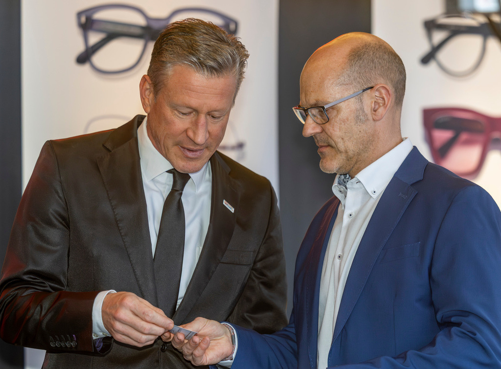 top-top.de 260306-006 | Foto, Video, Fotografie, Videografie, Fotobox, DJ, Discjockey, Musik, Musikbox, Veranstaltung, Photobooth, Amazon, Ebay, Buchtipp, Bestseller, Autor, Verlag, Buch, Wesel, Hamminkeln, NRW, Dinslaken, Rees, Drohne, Hochzeit, Party, Fotobox, Wesel, Fotograf