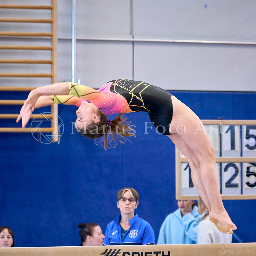 2024-10-06-1-A-DSC02716 | Professionelle Sportfotografie in Hamburg, Schleswig-Holstein und Niedersachsen – spezialisiert auf Rhönrad, Geräteturnen, Leistungsturnen und rhythmische Sportgymnastik. Bundesweite Begleitung von Rhönrad-Events. Jetzt Sport-Fotos - Realisiert mit Pictrs.com