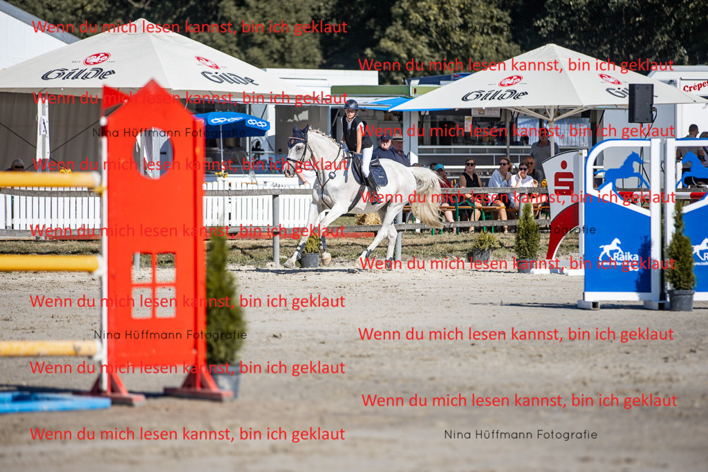 BK1A7966 | Turnierbilder Turnierfotos Nina Hüffmann Turnierfotografie Pferdefotografie Tierzeichnung Haustierzeichnung Pferdezeichnung Hundezeichnung Videograf  - Realisiert mit Pictrs.com