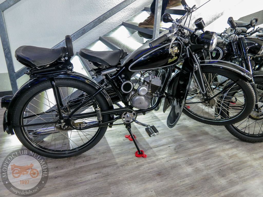 MopedmuseumNeumühl_151023_034 | Bildergalerie von Sport-Ereignissen aber auch von weiteren spannenden Dingen - nicht nur vom Niederrhein. In Anlehnung an den bekannten Spruch von Hanns Dieter Hüsch heißt das Motto: "Niederrhein ist überall".  - Realisiert mit Pictrs.com