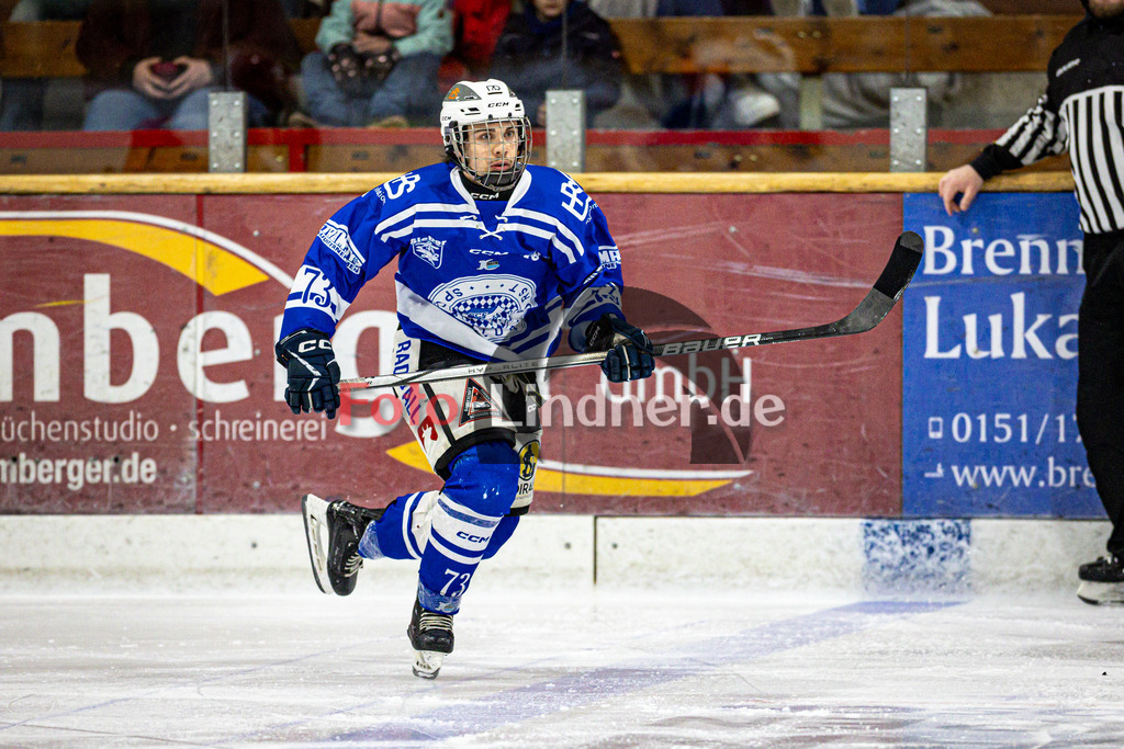 SC Forst NATURE BOYS gegen ESC Hassfurt HAWKS | Eishockey Landesliga Herren Playoffs 2024/25 - Spiel 2 von 4, SC Forst NATURE BOYS gegen ESC Hassfurt HAWKS, 20250222,Julian KRAUS (Nature Boyz 73) in Aktion,2025-02-22 in Peißenberg (Eisstadion Peißenberg)Julian KRAUS (Nature Boyz 73)Copyright: WolfgangxLindner foto-lindner.de