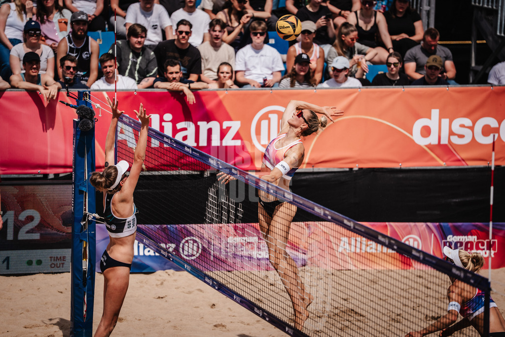 Beachvolleyball | Männer | Allianz German Beach Tour 2025 | Tourstop Hamburg | 31.05.2025 | Louisa Lippmann beim Angriff