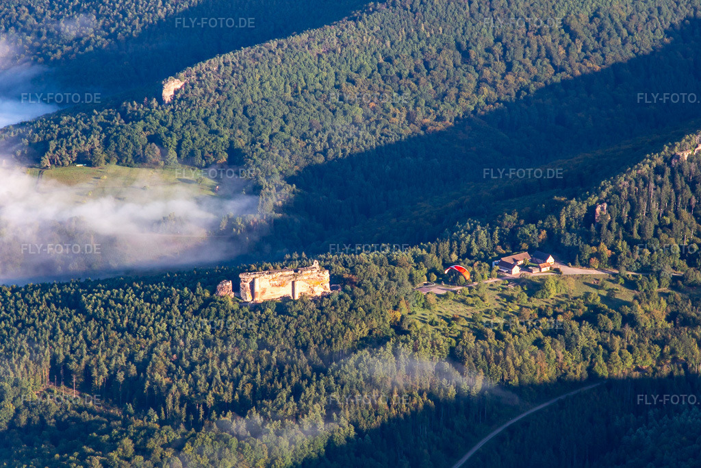 Luftbild: Château Fort de Fleckenstein in Lembach im Bundesland Bas-Rhin in Frankreich. Foto: IMG_138886.jpg vom 24.09.2023 durch Werner Riehm/FLY-FOTO.deWWW.FLECKENSTEIN.FR