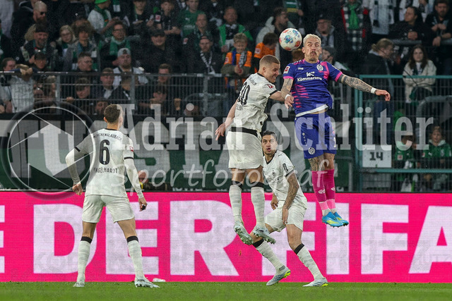 19.04.2026, GER, Fussball, Herren, 1. BL, Saison 2025/2026, Borussia Mönchengladbach - 1. FSV Mainz 05 | Nico Elvedi (Borussia Mönchengladbach) und Phillip Tietz (Mainz) im Kampf um den Ball 