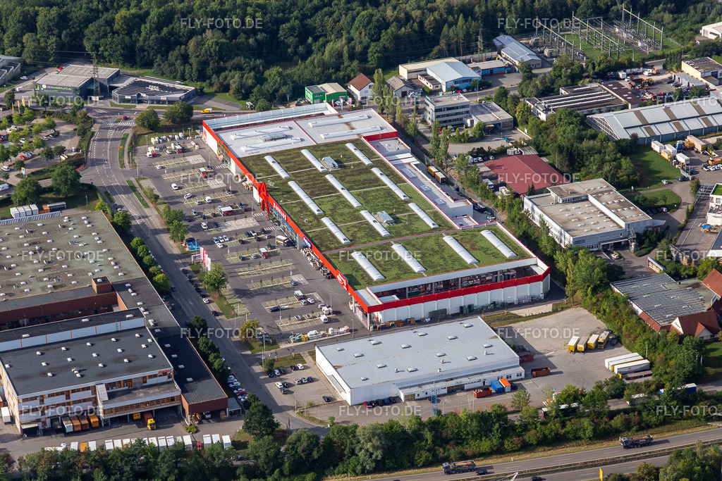 Gebäude der Niederlassung des Baumarktes Bauhaus an der Justus-von-Liebig-Straße | Luftbild: Gebäude der Niederlassung des Baumarktes Bauhaus an der Justus-von-Liebig-Straße im Ortsteil Betzingen in Reutlingen im Bundesland Baden-Württemberg in Deutschland. Foto: IMG_008635.jpg vom 27.08.2020 durch Werner Riehm/FLY-FOTO.de - Realisiert mit Pictrs.com