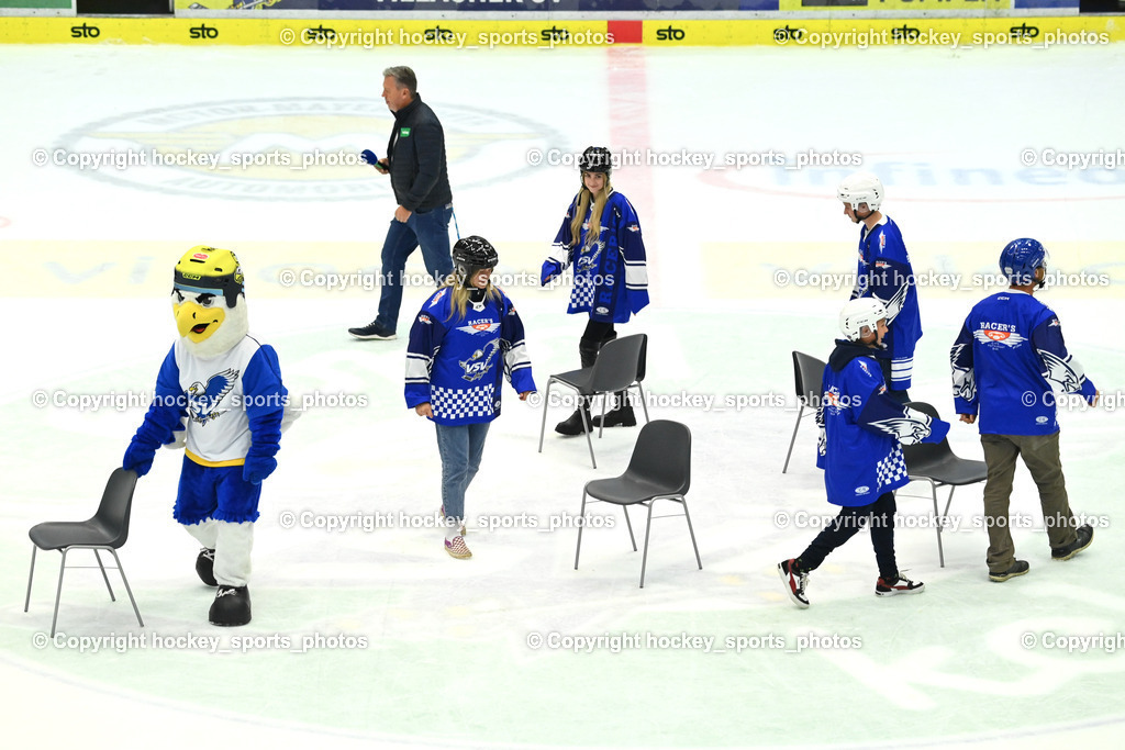 EC IDM WÄRMEPUMPEN VSV vs. FTC-TELEKOM JÉGKORONG | Hallensprecher EC VSV Gerhard Oberrauner, Racers Pausenspiel Reise nach Jerusalem, EC IDM WÄRMEPUMPEN VSV vs. FTC-TELEKOM JÉGKORONG, EC IDM WÄRMEPUMPEN VSV vs. FTC-TELEKOM JÉGKORONG am 19.10.2025 in Villach (Stadthalle Villach), Austria, (Photo by Bernd Stefan)