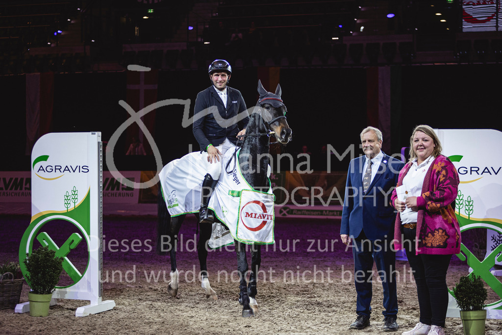 241103_Oldenburg_FinaleYoungster-636 | Deine schönsten Turniermomente als professionelle Fotos! Entdecke hochwertige Pferdesport-Fotografie im Online-Shop. Jetzt Fotos finden & bestellen!