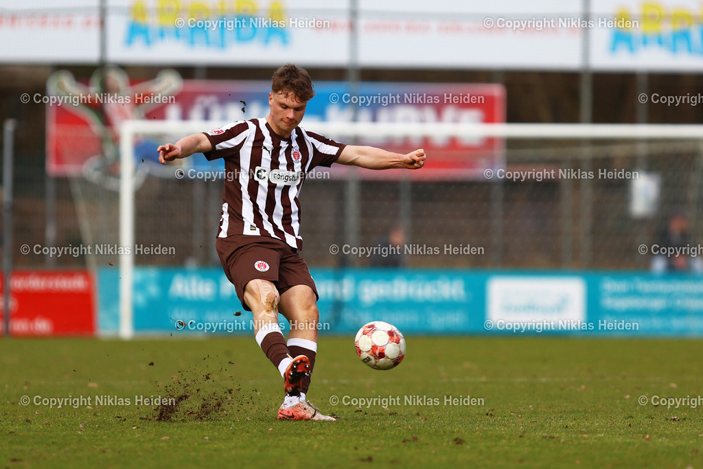 NH_FCStPauliU23_BWLohne_RegionalligaNord_01032026 | #6 Thieß Mahnel (FC St. Pauli U23)Fußball I Herren I Regionalliga Nord I Saison 2025-2026 I 24. Spieltag I FC St. Pauli U23 - Blau-Weiß Lohne I 01.03.2026 I Edmund-Plambeck-Stadion