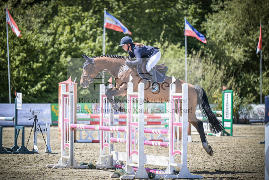 DOS_3241 | Entdecke hochwertige Reitturnierfotos von Foto Oger. Professionell, emotional und authentisch – jetzt Lieblingsmomente im Shop bestellen.Deutschlandweite Turnierfotografie. - Realisiert mit Pictrs.com