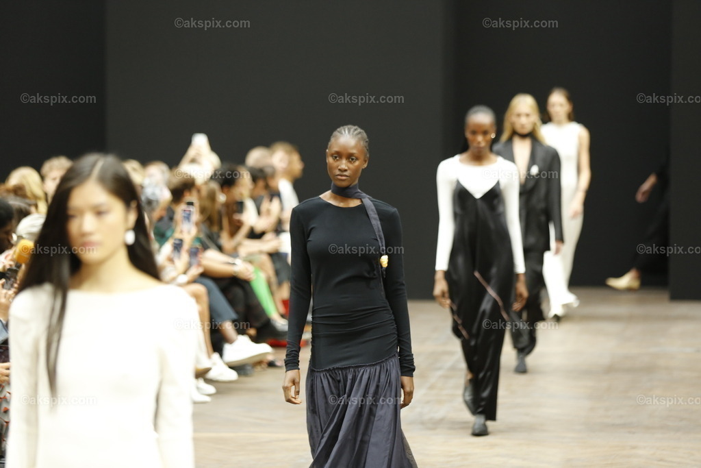 Bobkova auf der  MBFW Spring/Summer 2023 | Mercedes-Benz Fashion Week (MBFW)  Frühling / Sommer 2023 im Hotel Telegraphenamt Berlin in Berlin-Mitte. Die Kollektionen von Bobkova auf der MBFW Spring/Summer 2023. Das Bild zeigt Models mit der Kollektion von Bobkova.