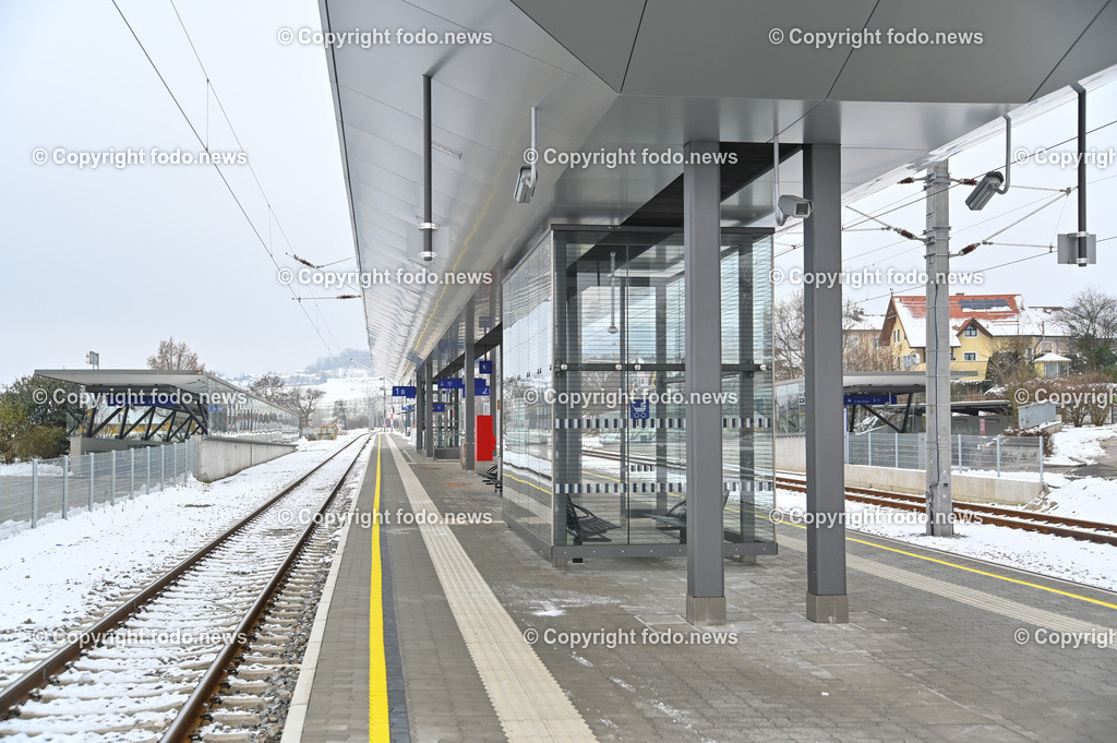 Sankt Georgen an der Gusen_ Bahnhof_ 20.12.2022-18 | 20.12.2022, Sankt Georgen an der Gusen, AUT, Bahnhof, Bahnsteig, im Bild Bahnsteig, Wartebereich
