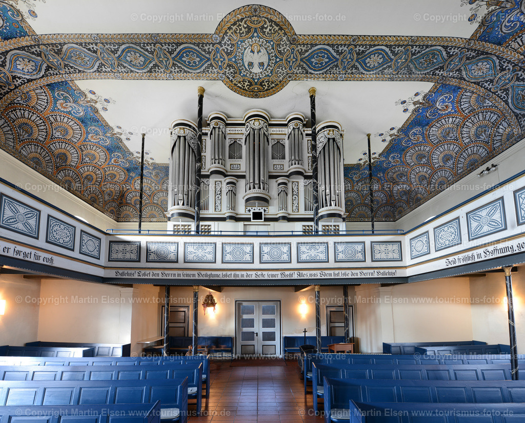 Freiburger Kirche_ELS_6556a | Freiburg an der Elbe - Aufnahmedatum: 20.09.2012, Aufnahmehöhe:  m, Koordinaten:  - , Bildgröße: 5250 x  4224 Pixel - Copyright 2012 by Martin Elsen, Kontakt: Tel.: +49 157 74581206, E-Mail: info@schoenes-foto.deSchlagwörter:Kirche,Orgel,Altar,Glocke, Foto - Realisiert mit Pictrs.com
