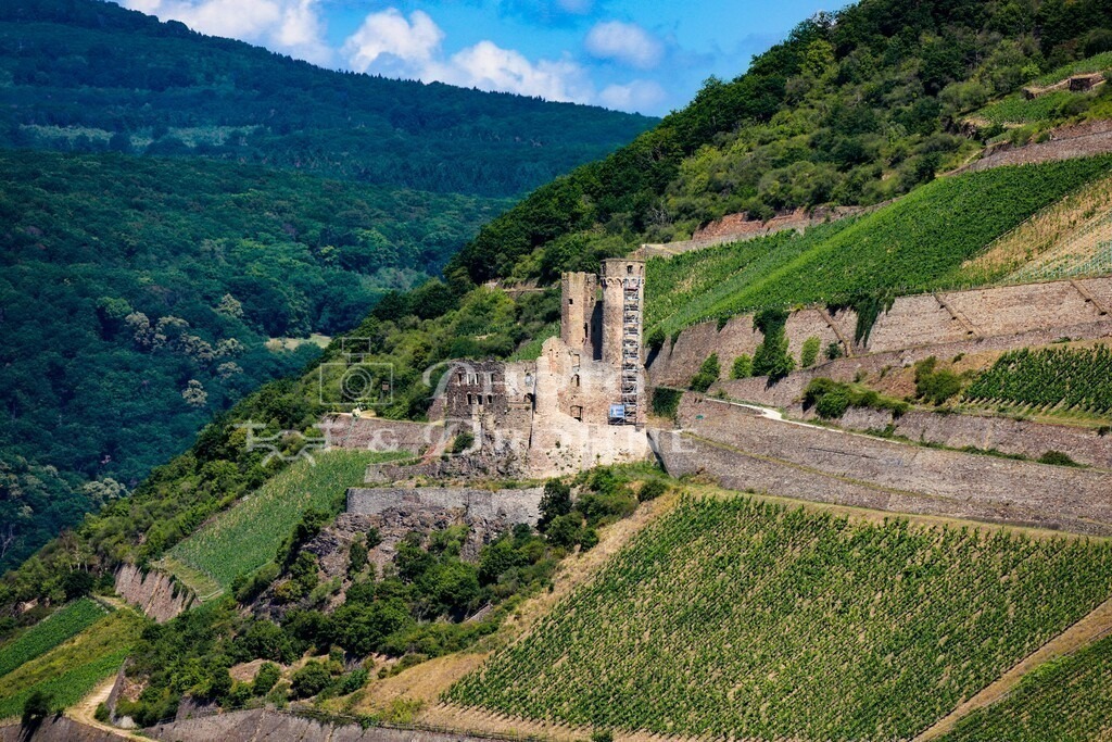 Burg Klopp-7903 | Von der Burg Klopp in Bingen am Rhein aufgenommenes Fotoo der Ruine der Burg Ehrenfels in Rüdesheim am Rhein. Die Ruine der Burg Ehrenfels liegt zwischen Rüdesheim und dem Ortsteil Assmannshausen. - Realisiert mit Pictrs.com