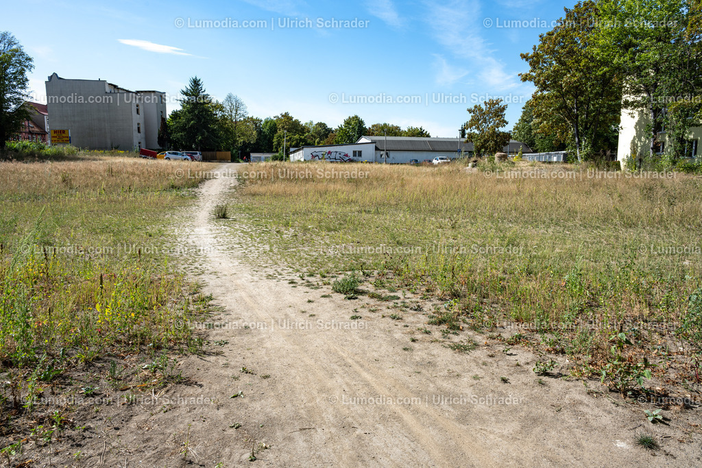 10049-14226 - Abrißfläche Klubhaus Halberstadt | Stockfoto und Bilderpool mit Bildmaterial aus Deutschland, dem Harz, Halberstadt, Quedlinburg, Wernigerode und weltweit. Qualitativ hochwertige und professionelle Fotos anschauen und kaufen. - Realisiert mit Pictrs.com