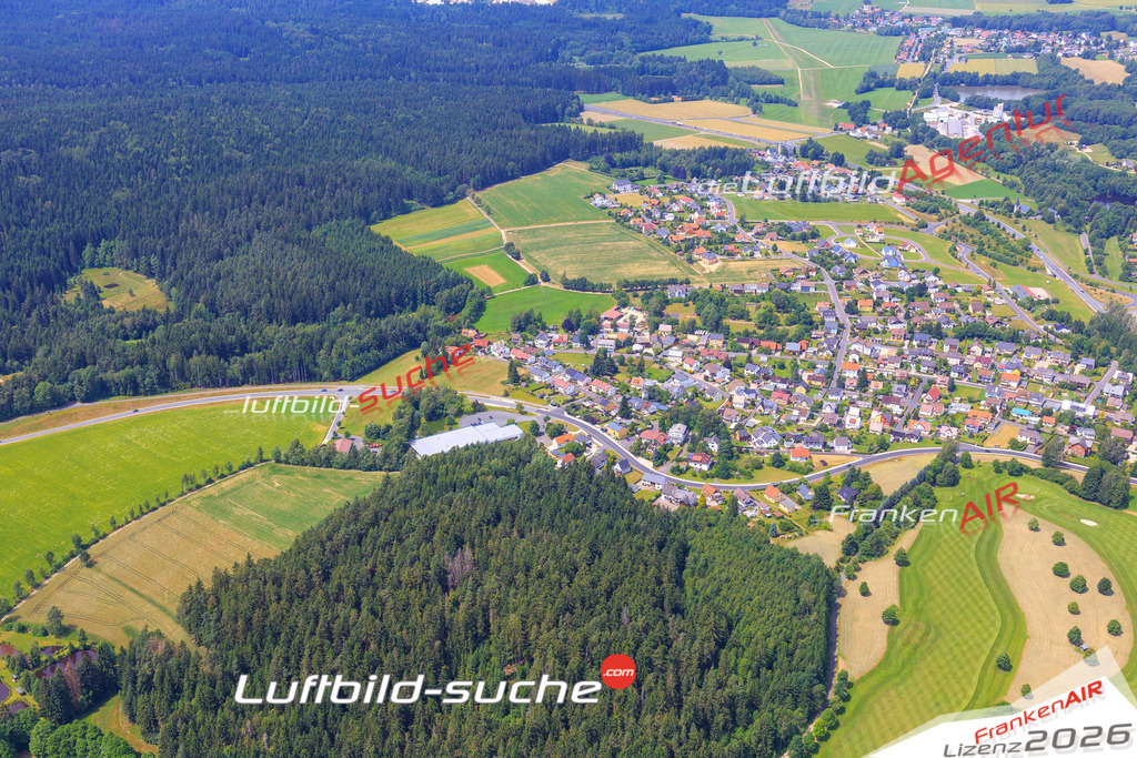 Die Luftaufnahme der Stadt Tröstau wurde vom UL-Flugzeug heraus erstellt ( keine Drohne )- hohe Auflösung für beste Qualität
