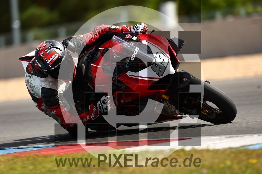 0089-20250829_02328 | Schöne Erinnerungen an spannende Momente - das festzuhalten ist unser Job. PIXELrace.de ist seit 2003 auf den Rennstrecken Europas unterwegs um die Action draußen beim Fahren und die wunderbare Stimmung imm Fahrerlager für euch einzufangen.