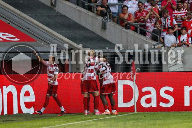 25.07.2026, GER, Fussball, Herren, Vorbereitungsspiel, Saison 2026/2027, Fortuna Düsseldorf - Borussia Dortmund | Anas Slimani (F95) Torjubel, jubelt mit seiner Mannschaft nach dem Treffer zum 2:1