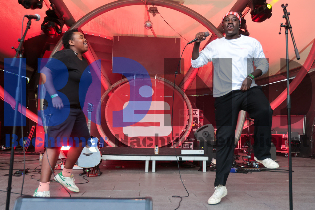 SES_BTJMAH20250704-4 | bond - Realisiert mit Pictrs.com