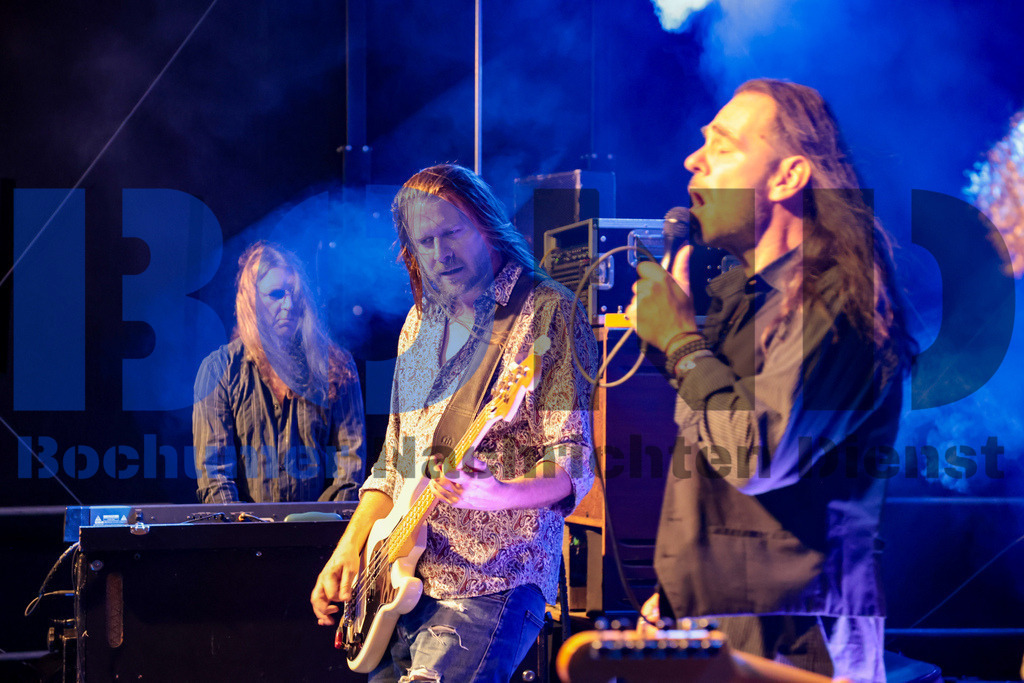 Purple Rising  {date} -  | {headline}(Foto: Sebastian Sendlak / BOND) - Realisiert mit Pictrs.com