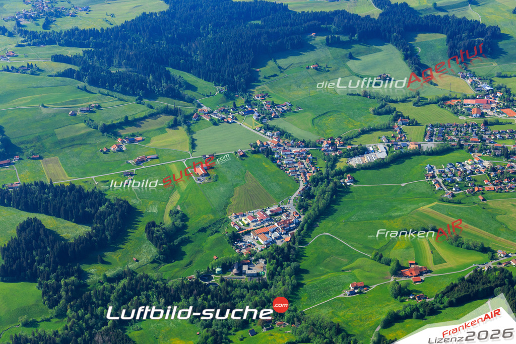 Die Luftaufnahme Bremenried - Weiler Simmerberg wurde vom UL-Flugzeug (keine Drohne) aus fotografiert.Hohe Druck- Auflösung-die Geschenkidee!