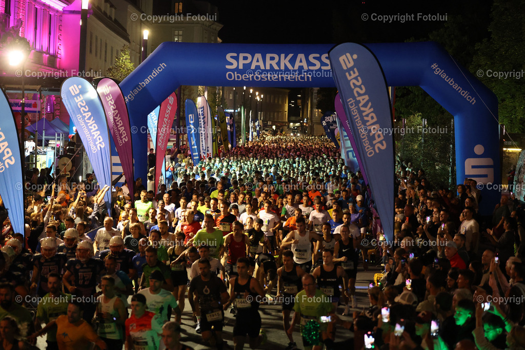 20230928bmmac220280 | Linz, AUSTRIA 26.Sept.23 - Night Run, Image shows 
Photo: Sportmediapics.com/ Manfred Binder