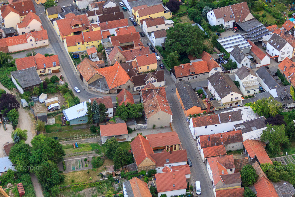Luftbild: Roxheimer Straße im Ortsteil Bobenheim in Bobenheim-Roxheim im Bundesland Rheinland-Pfalz in Deutschland. Foto: IMG_69110.jpg vom 24.06.2014 durch Werner Riehm/FLY-FOTO.deAuflösung des Originals: 4752 x 3168 px