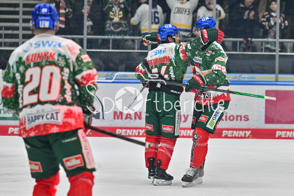 Augsburger Panther - Nürnberg Ice Tigers | Jubel der Hausherren nach dem Treffer zum 4-0 durch T. J. TREVELYAN (Augsburger Panther #24) / happy / Tor / Freude / Torschuetze / DEL: Augsburger Panther - Nuernberg Ice Tigers, Curt Frenzel Stadion am 06.12.2024