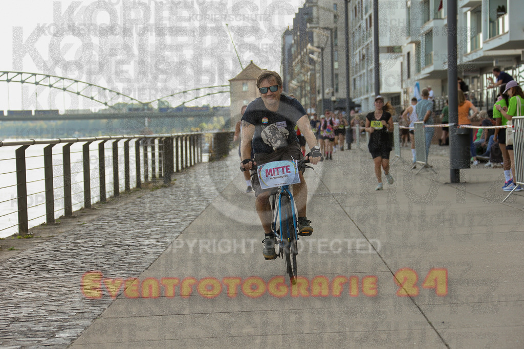 250920_1453_EX1_8121 | Sportfotografie im Rhein-Sieg Kreis, Köln, Bonn, NRW, Rheinland Pfalz, Hessen, etc. Unser Tätigkeitsfeld umfasst den Laufsport vom Volkslauf über den Marathon, Duathlon, Triathon bis zum Ultralauf wie Kölnpfad Ultra oder Schindertrail.