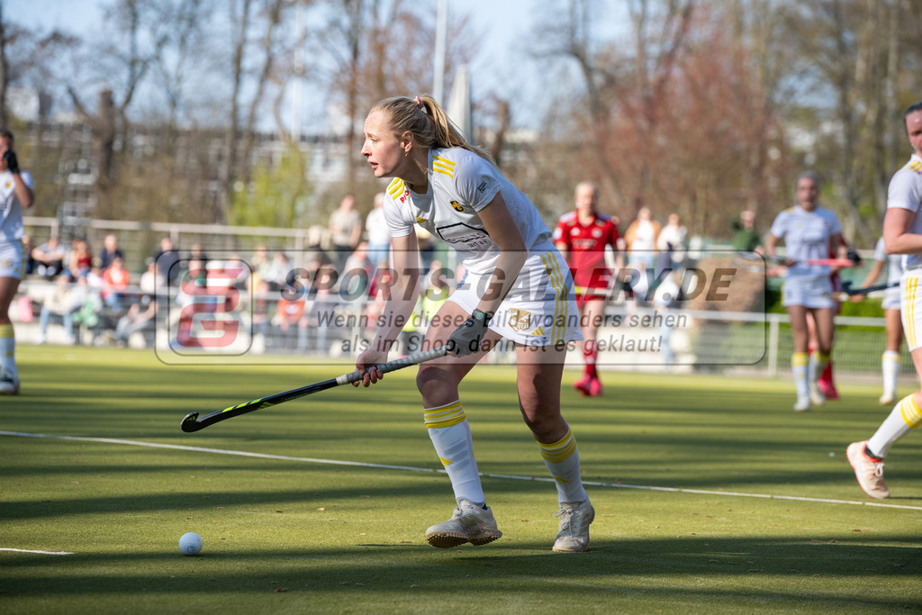 SFE_20260322_0088 | Köln, Deutschland, 22.03.26: Feldhockey 1. Bundesliga Damen zwischen Rot-Weiss Köln - Harvestehuder HTC im REWE Sportpark am 22.03.2026 in Köln, Deutschland. (Foto von Stephan Fehrmann)Köln, Germany, 22.03.26: Feldhockey 1. Bundesliga Damen between Rot-Weiss Köln - Harvestehuder HTC in REWE Sportpark at 22.03.2026 in Köln, Deutschland. (Foto from Stephan Fehrmann)