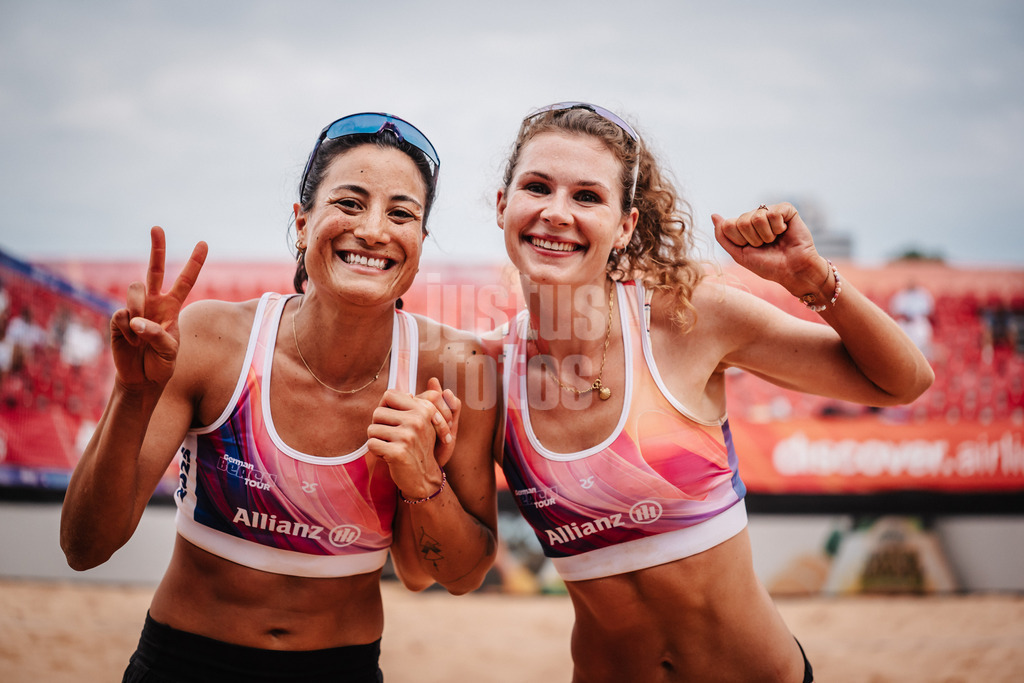 Beachvolleyball | Frauen | Allianz German Beach Tour 2025 | Tourstop München | 03.07.2025 | v.l. Kristin Standhardinger und Astrid Munkwitz freuen sich nach dem Sieg
